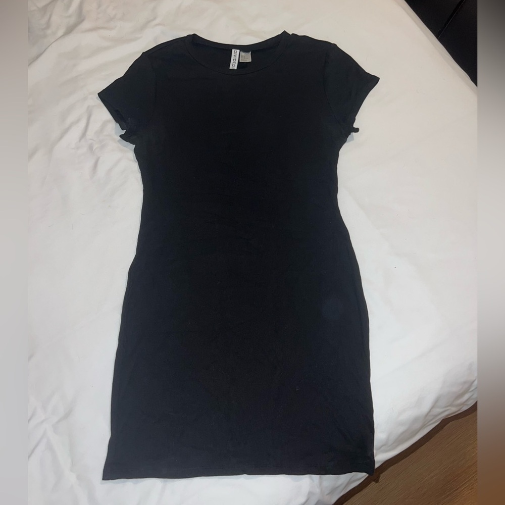 H&M DIVIDED BLACK RIBBED SHORT TSHIRT DRESS